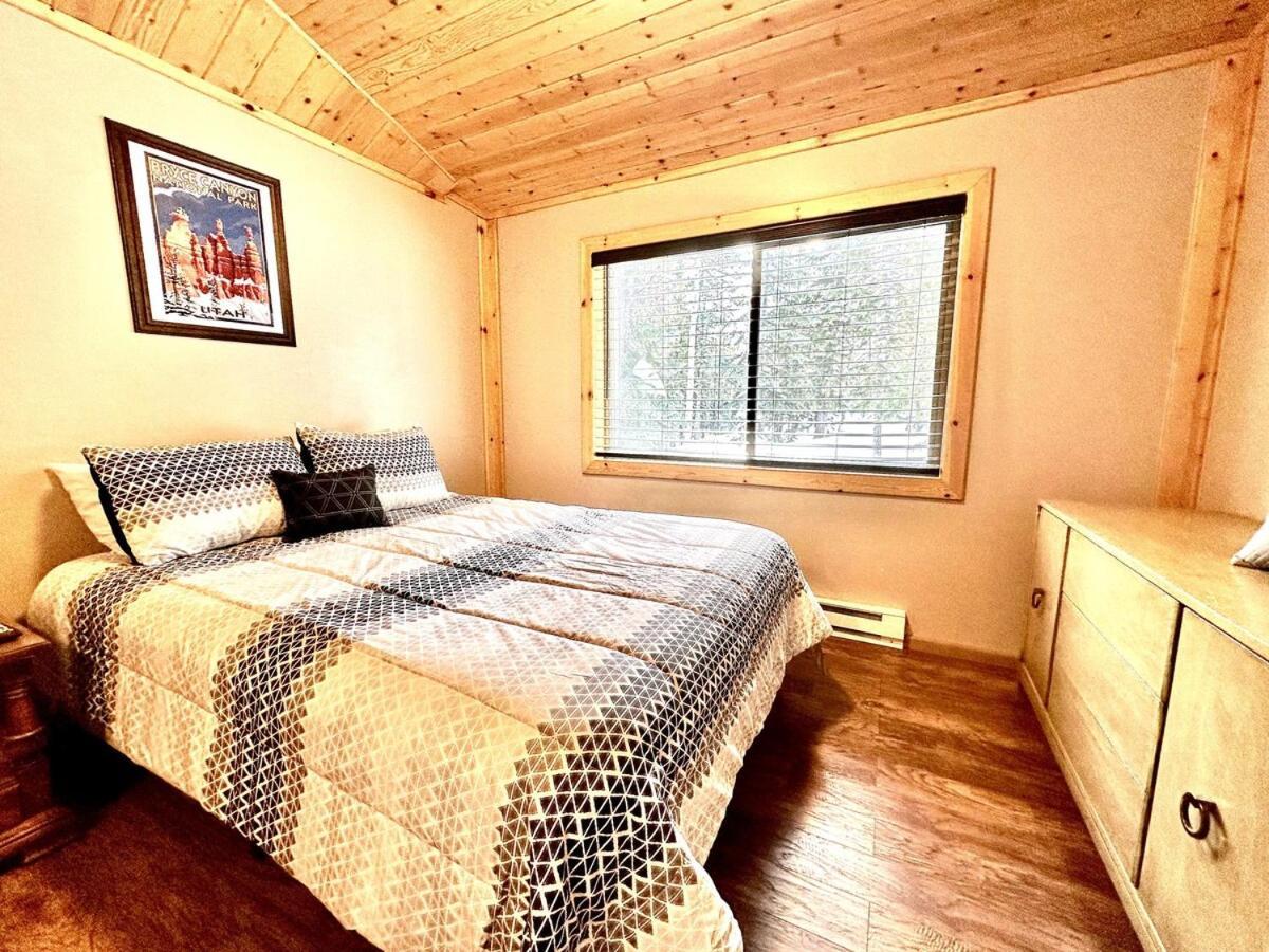 Lovely Log Cabin With Fire Pit! Duck Creek Village Esterno foto
